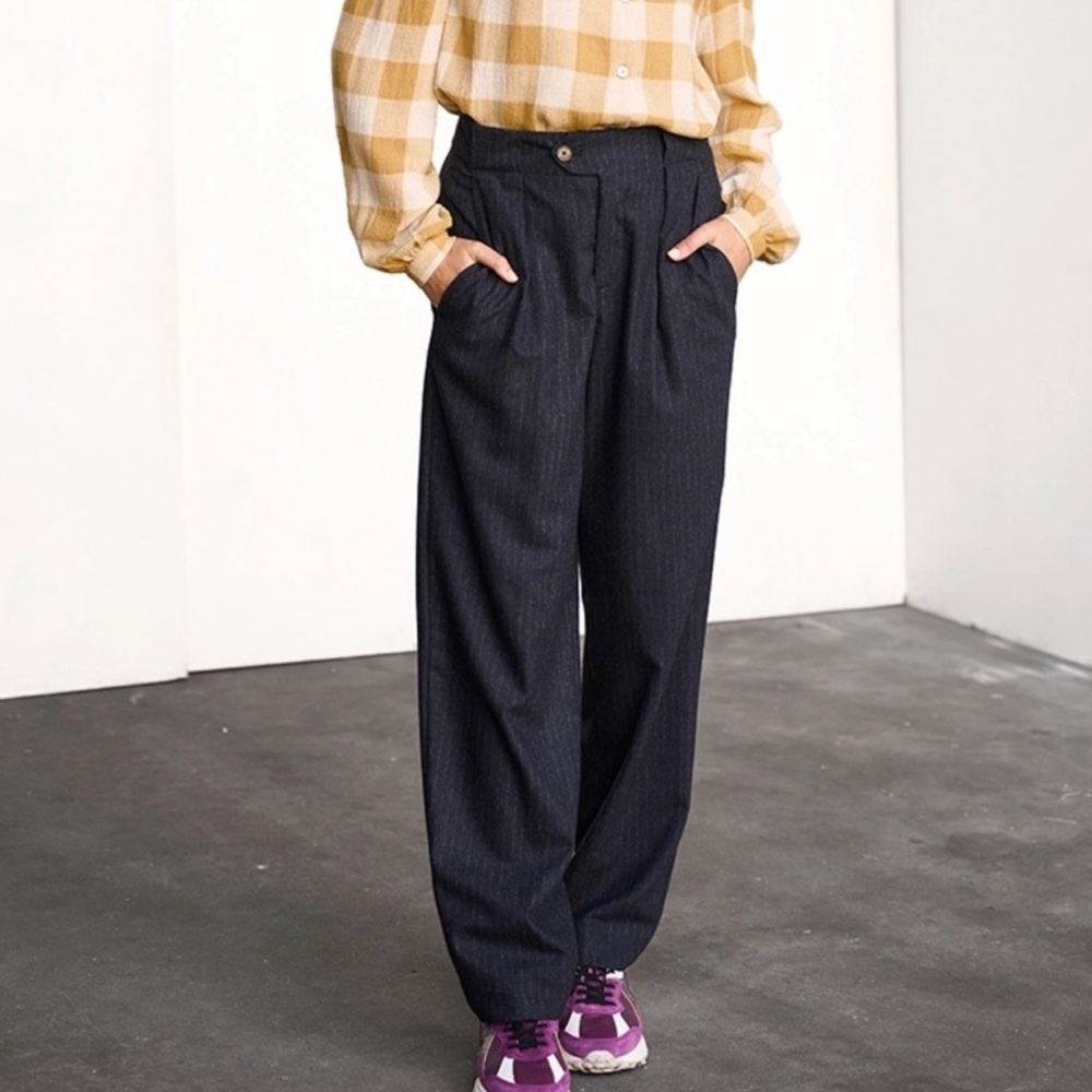 Closed Black Trousers